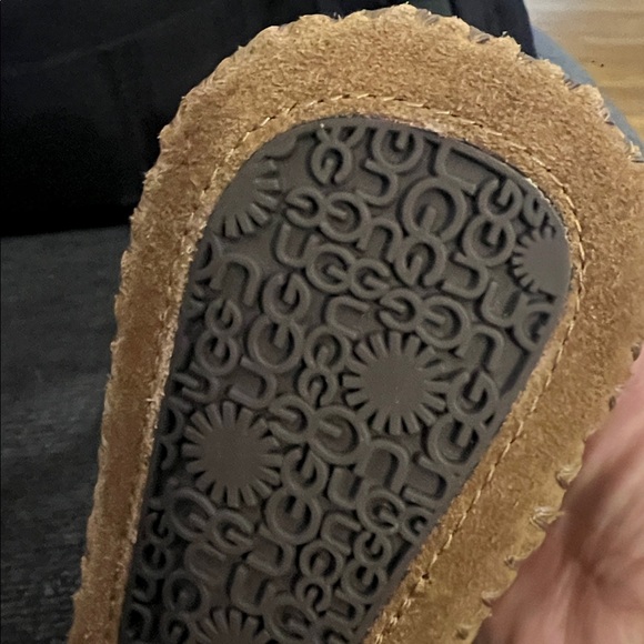 UGG Tan Shearling Baby Slippers NW/OT - Picture 9 of 10